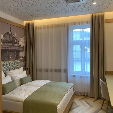 Bas Carsija Boutique Place